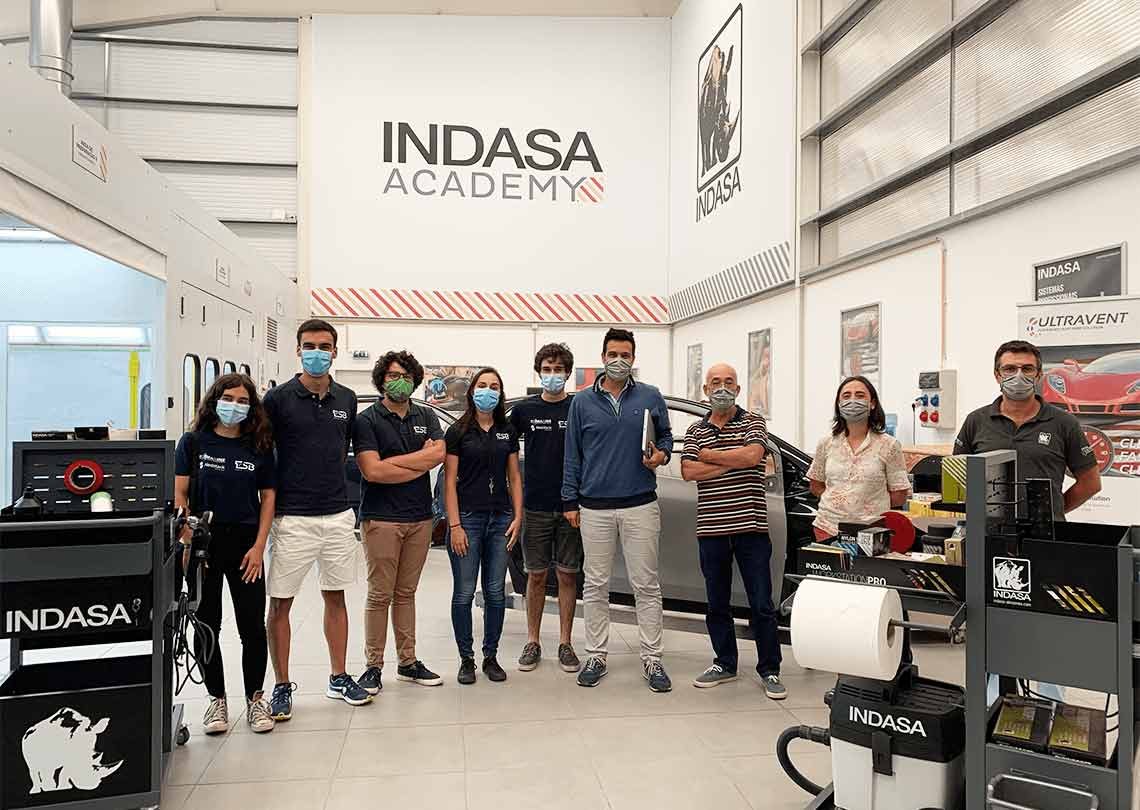 técnico solar boat visita academia INDASA