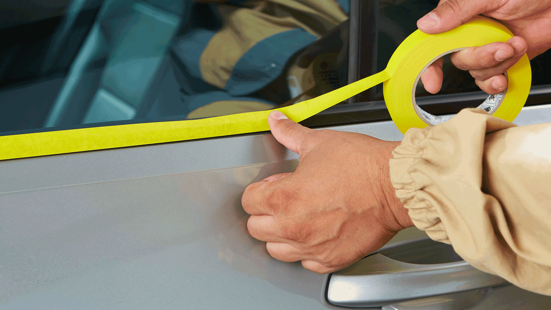 INDASA Abrasives MTE-YELLOW Masking Tape applying on car