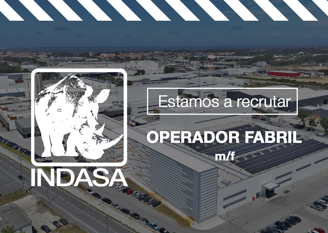 senhora a embalar lixa