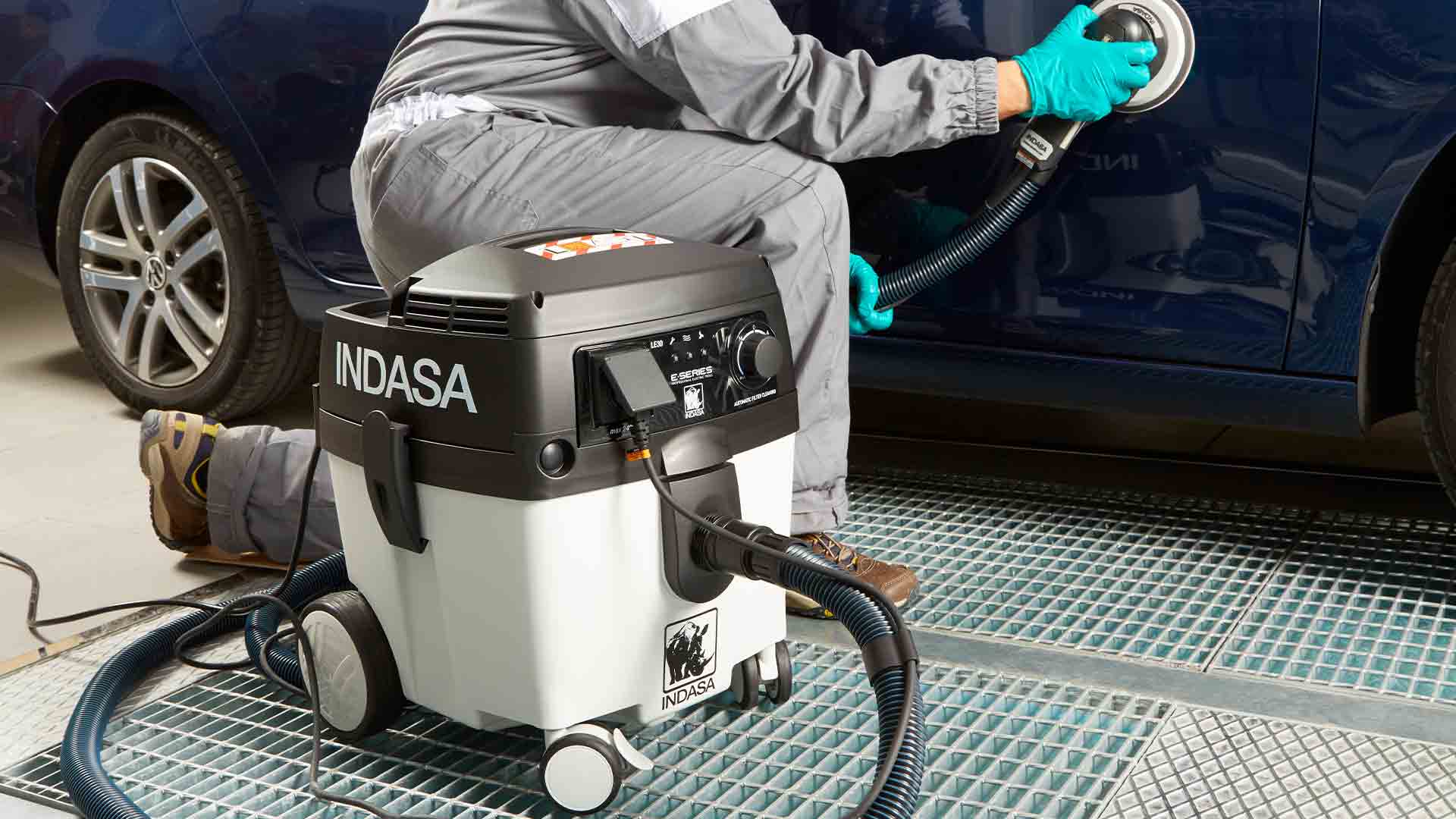 INDASA Abrasives E-Series Mobile Vacuum Unit LE30 vacuuming